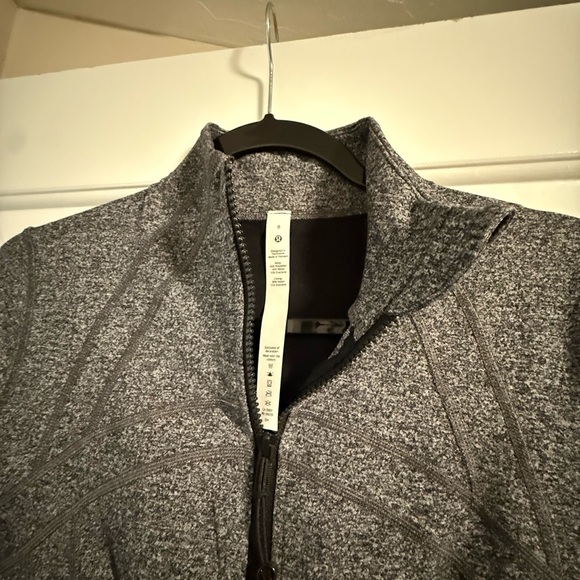 lululemon athletica Women's jacket barely worn! - Picture 2 of 4
